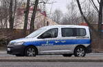 Einsatzfahrzeug vom Ordnungsamt (Bezirksamt Marzahn-Hellersdorf von Berlin), ein VW Caddy am 02.03.23 Berlin Marzahn.