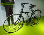 Drachen-Rover, Sicherheits-Niederrad von 1885, erstes Rad mit Trapezrahmen und Hinterradantrieb, NSU-Museum, Sept.2014