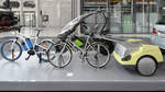 Das Hercules Clean Mobile mit Brennstoffzellenantrieb im Anhänger und das Linde H2 Bike mit einer kompakten Brennstoffzelle.