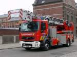 Drehleiter Volvo FLH 18.280 Aufbau Magirus Typ DLK 23-12 CS GL-T der Feuerwehr Antwerpen, Aufnahme am 21.07.2009 in Brussel nach Anlass des Nationalfeiertags 