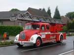 Drehleiter Magirus-Deutz Mercur Aufbau Magirus der Feuerwehr Stabroek, ehemalige DL 30 der FF Schoten, jetzt Privatbesitz, Aufnahme am 30.05.2010 in Wuustwezel aus Anlass der Umzug fr 175 Jahr-Feier