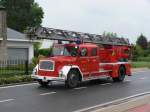 Drehleiter Magirus-Deutz Mercur 150 Aufbau Magirus der Feuerwehr Kalmthout, Aufnahme am 30.05.2010 in Wuustwezel aus Anlass der Umzug fr 175 Jahr-Feier brandweer Wuustwezel