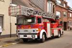 Drehleiter Iveco 140-25A Aufbau Magirus der Feuerwehr Kontich, ehemaliges Fahrzeug der BF Brussel, Aufnahme am 26.06.2011 