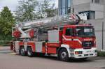 Gelenkmastbühne MAN FE 360 A Aufbau Bronto Skylift F 32 HDT & Vanassche der Feuerwehr Beveren, Aufnahme am 17.09.2011