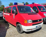 =VW T 4 als Einsatzleitwagen der Feuerwehr RASDORF, steht auf dem Gästeparkplatz anl.