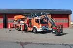 Feuerwehr Stockstadt am Main Mercedes Benz Atego DLK23/12 (Florian Stockstadt 30/1) am 26.03.22 bei einen Fototermin
