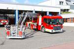 Feuerwehr Neu-Isenburg Mercedes Benz Econic DLK (Florian Isenburg 1/30-1) am 23.03.24 bei einen Fototermin. Danke für das tolle Shooting 