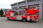 Feuerwehr Langenselbold Mercedes Benz Atego 1529 Magirus DLA(K) (Florian Langenselbold 1-30-1) am 19.10.25 bei einen Fototermin. Danke für das tolle Shooting
