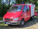 =MB Sprinter als KLF der Feuerwehr RASDORF-GRÜSSELBACH steht auf dem Gästeparkplatz anl. der Feierlichkeiten  100 Jahre Feuerwehr HÜNFELD  im Juni 2025