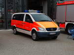 Berufsfeuerwehr Freiburg Mercedes Benz Vito KdoW (Florian Freiburg 1/11/2) am 24.03.17 vor der Wache.