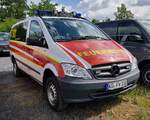 =MB Viano als Kommandowagen der Feuerwehr BAD KISSINGEN steht auf dem Parkplatzgel�nde der RettMobil 2022 in Fulda, 05-2022