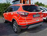 =Ford Kuga als Kommandowagen der Werksfeuerwehr Industriepark WOLFGANG, gesehen auf dem Parkplatz der Rettmobil 2022, 05-2022