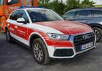 =Audi Q5 als Kommandowagen der Werksfeuerwehr der Firma RÖHM Standort WORMS, gesehen auf dem Parkplatz der Rettmobil 2022, 05-2022 