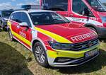 =VW Passat als Kommandowagen der Feuerwehr CASTROP-RAUXEL, abgestellt auf dem Parkplatz der 2025er Rettmobil in Fulda