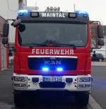 Nagelneues Feuerwehr Maintal LF20 mit dem Rufnamen Florian Maintal 1-46-1 am 30.12.15 in Dörnigheim mit Frontblitzer 