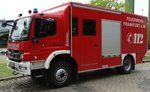 Feuerwehr Frankfurt am Main (Stadtteil Seckbach) Mercedes Benz Atego LF10 Logistik am 30.04.16 in am Mainufer 