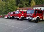 Fahrzeuge der Freiwilligen Feuerwehr Markt Kraiburg am Inn    von rechts nach links:    LF 8/6 auf Iveco Magirus 100E21 4x4;  TLF 16/25 auf Magirus Deutz 192D11;  RW 1 auf Mercedes Benz Unimog U 1300