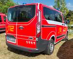 =Ford Transit Custom als Mehrzweckfahrzeug der Feuerwehr der Stadt HOF, abgestellt auf dem Parkplatz der 2025er Rettmobil in Fulda