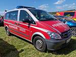 =MB Vito als Mehrzweckfahrzeug der Werkfeuerwehr BKH GÜNZBURG, abgestellt auf dem Parkplatz der 2025er Rettmobil in Fulda