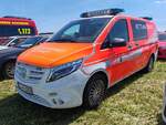 =MB Vito der Feuerwehr von BERGISCH-GLADBACH als NEF, abgestellt auf dem Parkplatz der RettMobil im Mai 2025
