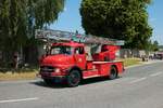 Mercedes Benz Hauber Drehleiter am 04.07.21 bei einer Oldtimer Parade zum Jubiläum 75 Jahre Kreisfeuerwehrverband Gießen in Lich (Hessen)