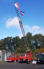=MB L 710 DL 18 der Oldtimerabteilung der Feuerwehr Marburg war Gast beim Tag der offenen Tür im Polizei-Oldtimer-Museum Marburg, Oktober 2023.