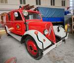 =Citroen als ehemaliges Feuerwehrfahrzeug der Freiwilligen Feuerwehr SAARWELLINGEN steht im Feuerwehrmuseum in Fulda, 11-2025