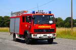 Mercedes Benz Feuerwehr Oldtimer L�schfahrzeug bei einer Ausfahrt am 28.06.26 im Landkreis Gie�en 