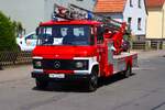 Mercedes Benz Feuerwehr Oldtimer Drehleiter bei einer Ausfahrt am 28.06.26 im Landkreis Gie�en