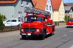 Mercedes Benz Feuerwehr Oldtimer Drehleiter bei einer Ausfahrt am 28.06.26 im Landkreis Gie�en