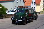 Mercedes Benz Feuerwehr Oldtimer L�schfahrzeug bei einer Ausfahrt am 28.06.26 im Landkreis Gie�en