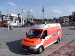 MB-CDI313;Rettungswagen(mit gespiegelter Aufschrift) eilt zu einem Fehlalarm ins MEDITERRANEO in Bremerhaven;090826