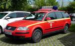 =VW Passat als Feuerwehrfahrzeug des Landkreises NORTHEIM steht auf dem Parkgelände der RettMobil Fulda, Mai 2017