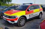 =VW Tiguan als Rettungsdienstfahrzeug der Feuerwehr COTTBUS steht auf dem Parkplatz der Rettmobil 2022, 05-2022