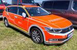 =VW Passat der Feuerwehr des Berliner Flughafens BER, abgestellt auf dem Parkplatz der 2025er Rettmobil in Fulda 