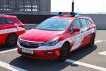 Frankfurt Airport Flughafenfeuerwehr Opel Astra PKW (Florian Flughafen 85/16-9) am 11.04.26 beim Terminal 3 Eröffnungsevent