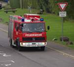 Mercedes Benz TLF 8 der Feuerwehr Überherrn Löschbezirk Felsberg unterwegs zum Einsatzort.