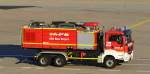 Betriebsfeuerwehr Flughafen Köln/Bonn, Florian 23, Wechselladerfahrzeug  MAN TGS 33.400 6x6, Aufbau Rosenbauer, Baujahr 2012. Aufnahme vom 28.09.2015 auf dem Vorfeld vor Terminal 2