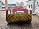 =SIEGLIFT AB-Wasser der Feuerwehr FLIEDEN, ein Abrollbehälter für 10000 l Lösch/Trinkwasser zur Versorgung der Feuerwehren, steht im Januar 2023 bei einem Ausbildungsvorhaben an der