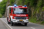 . Mercedes Benz der Freiwilligen Wehr aus Bourscheid mit Blaulicht und Martinshorn auf dem zu einem Einsatz.  17.05.2016