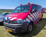 =VW T5 einer Brandweer gesehen auf dem Parkplatz der 2025er Rettmobil in Fulda
