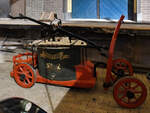 Diese alte Feuerwehrpumpe ist Teil der Ausstellung im Eisenbahnmuseum Utrecht.