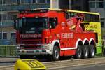 SCANIA 124 C Schwerlastkran der Wiener Feuerwehr, aufgenommen am Schwedenplatz in Wien. 06.2023
