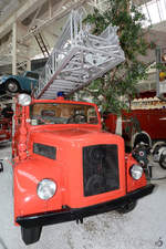 Diese Feuerwehrdrehleiter ist im Technik-Museum Speyer ausgestellt.
