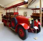 Delahaye 83, Schlauch-und Leiterwagen von 1929 mit 12 Mann Besatzung, Feuerwehrmuseum Vieux-Ferrette, Mai 2016