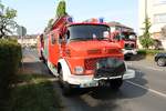 Feuerwehr Bruchköbel Mercedes Benz LF16 in einen Bereitstellungsraum am 24.04.20 in Bruchköbel bei einen Waldbrand 