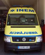 Ambulanzwagen (VW TDI) der INEM, stationiert auf der Feuerwache von Tavira in Sdportugal.