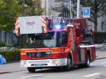 Feuerwehr Basel - Mercedes Econic im Einsatz unterwegs in der Stadt Basel am 06.10.2015
