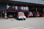Tag der offenen Tür bei der Feuerwehr in Bern am 26.8.17, Einsatzwagen und Feuerwehrautos im Depot.