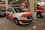 Tag der offenen Tür bei der Feuerwehr Bern am 26.8.17, VW Einsatzfahrzeug in der Einstellhalle.